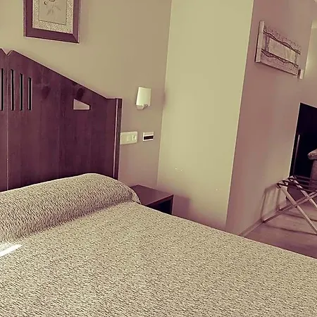 Hotel Cruces Belmonte De Miranda