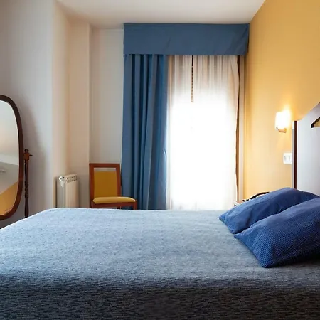 Hotel Cruces Belmonte De Miranda