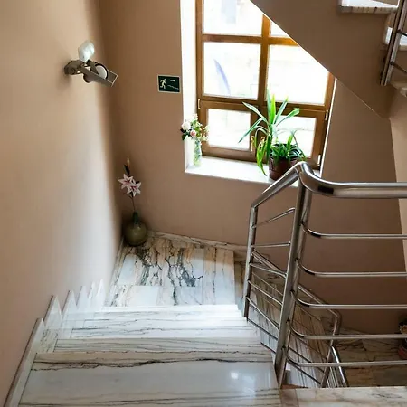 Hotel Cruces Belmonte De Miranda