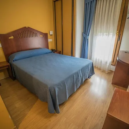 Hotel Cruces Belmonte De Miranda