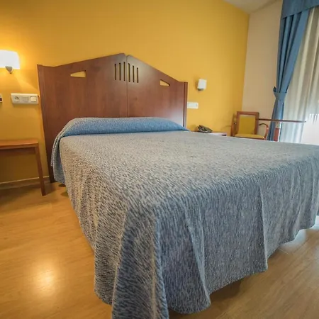 Hotel Cruces Belmonte De Miranda