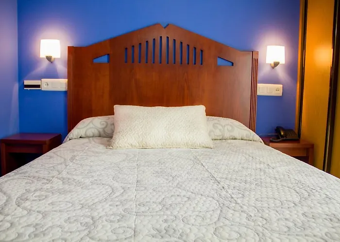 Hotel Cruces Belmonte De Miranda