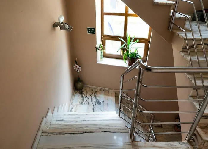 Hotel Cruces Belmonte De Miranda