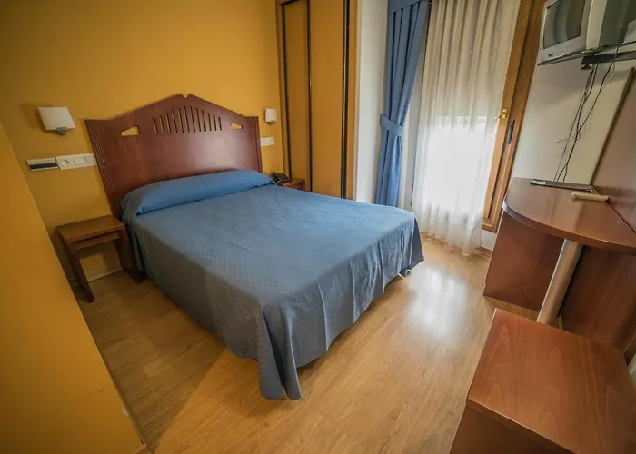 Hotel Cruces Belmonte De Miranda